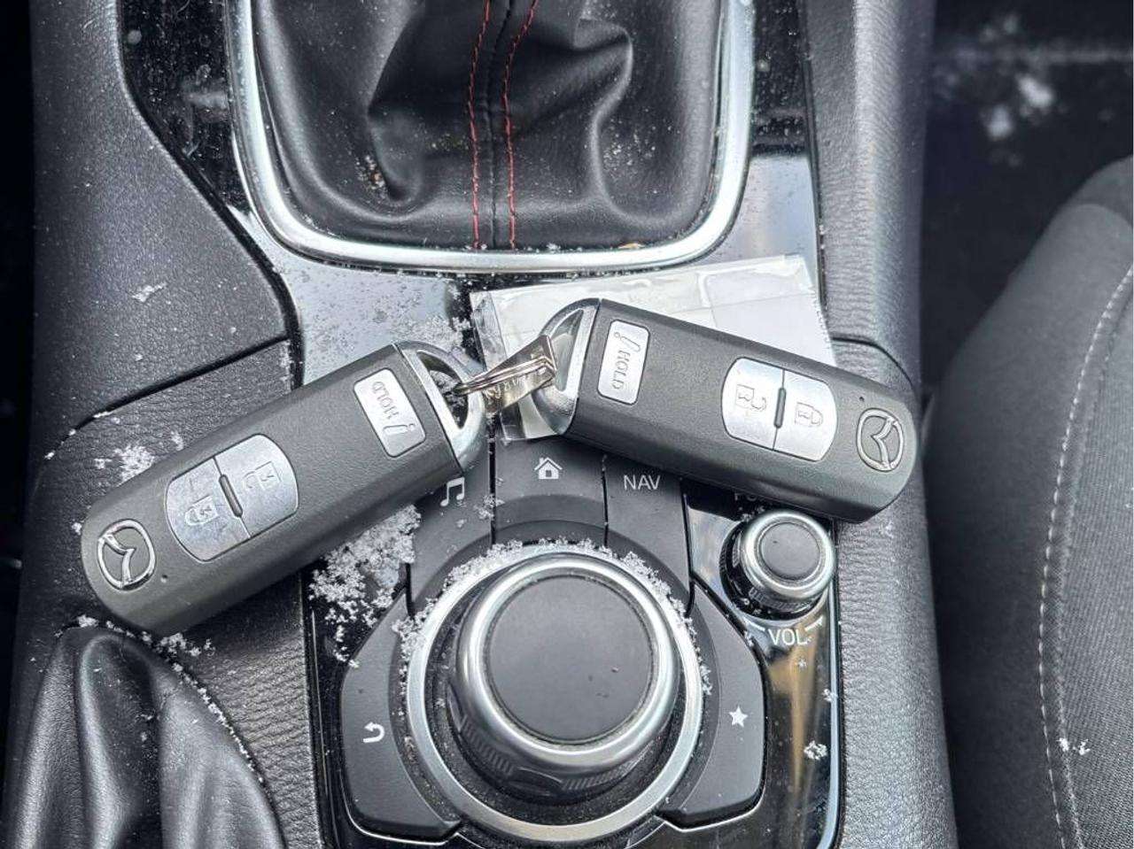 2015 Mazda MAZDA3 GS - ONLY 75K!! MANUAL, HEATED SEATS, BACK-UP CAM! Photo19