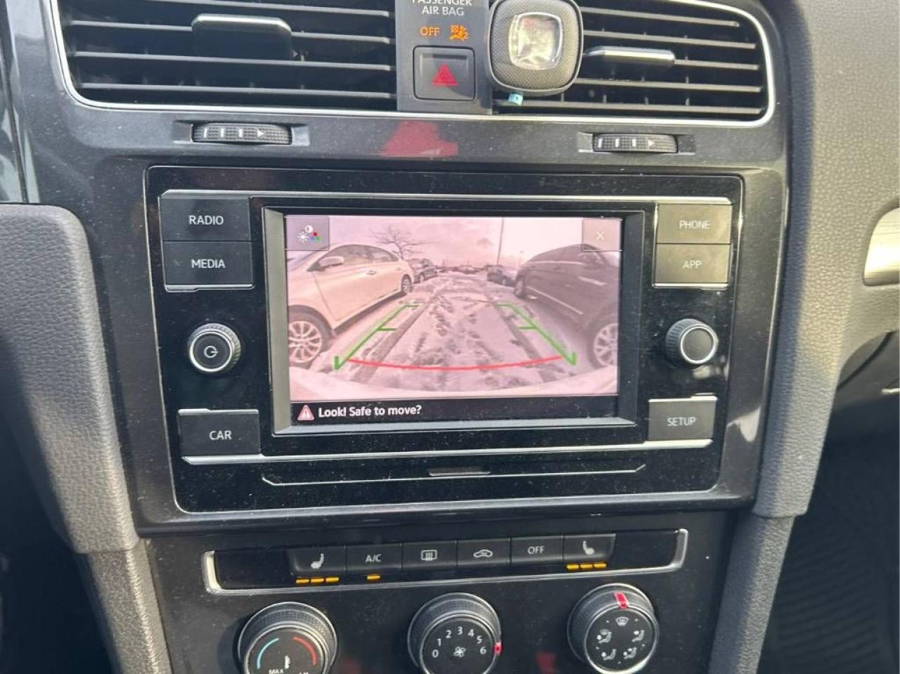 2019 Volkswagen Golf Comfortline AUTO, HEATED SEATS, BACK-UP CAMERA!! Photo