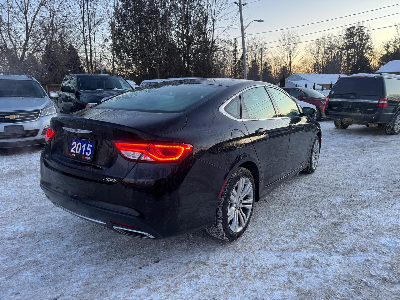 2015 Chrysler 200 4dr Sdn Limited FWD - Photo #7