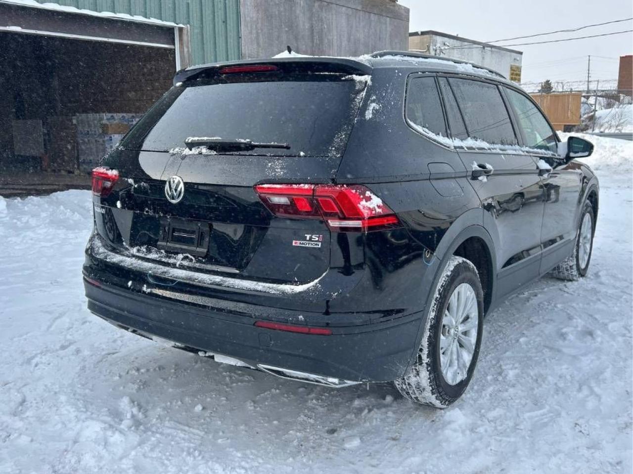 2018 Volkswagen Tiguan Trendline AWD, 7-PASSENGER!, HEATED SEATS, CLEAN!! Photo