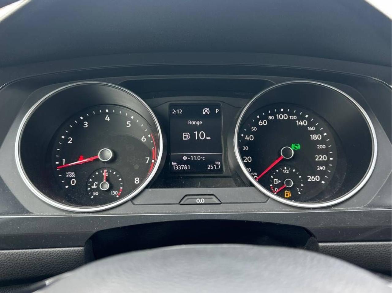 2018 Volkswagen Tiguan Trendline AWD, 7-PASSENGER!, HEATED SEATS, CLEAN!! Photo