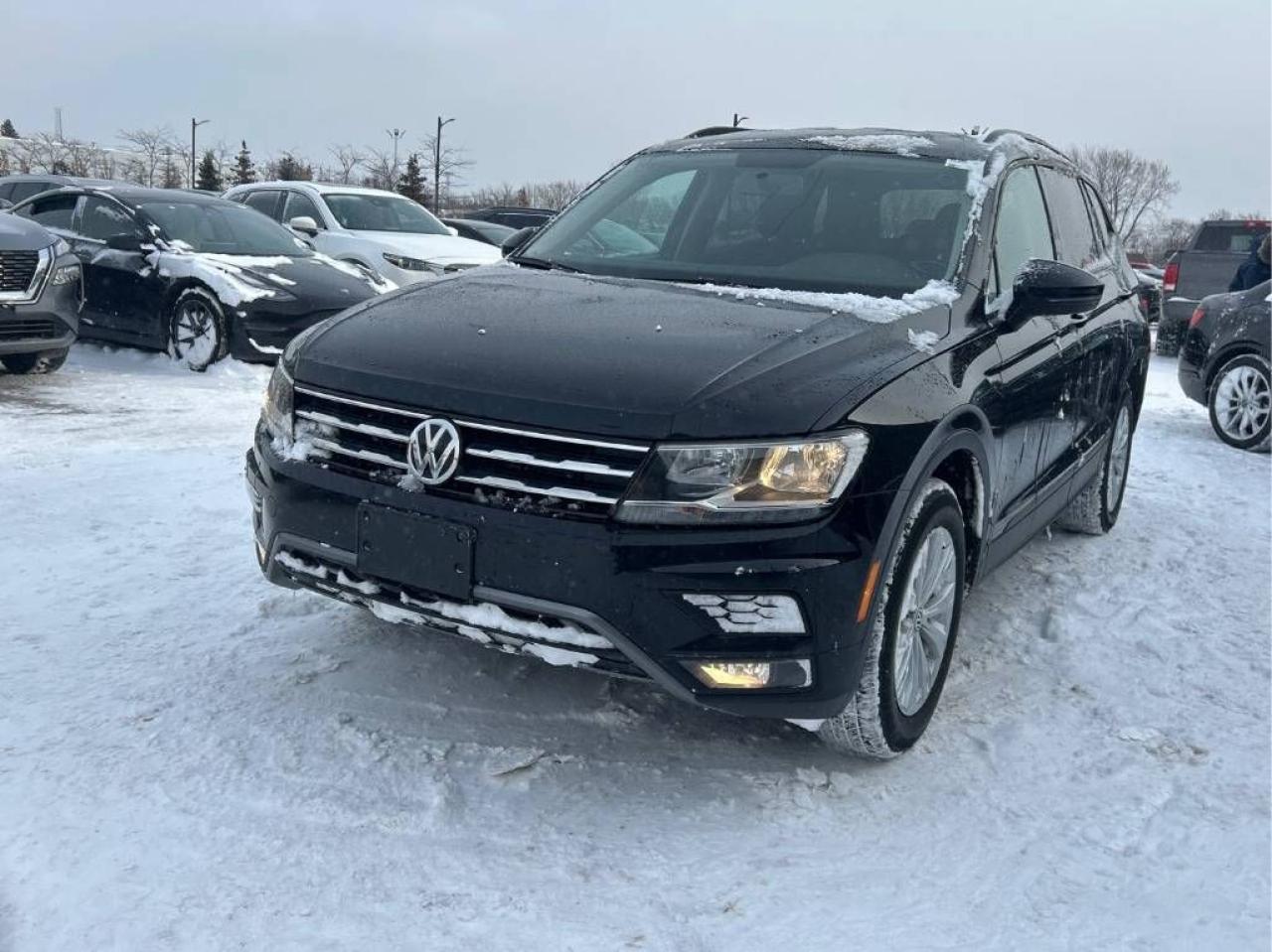 2018 Volkswagen Tiguan Trendline AWD, 7-PASSENGER!, HEATED SEATS, CLEAN!! Photo1