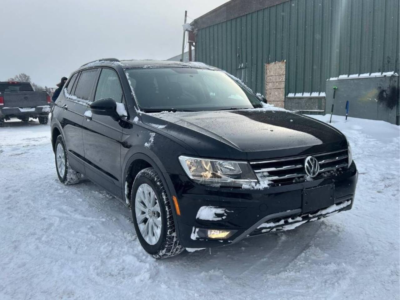 2018 Volkswagen Tiguan Trendline AWD, 7-PASSENGER!, HEATED SEATS, CLEAN!! Photo