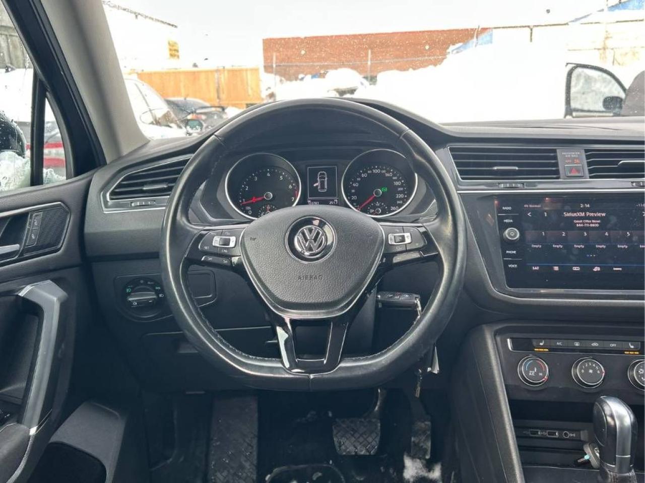 2018 Volkswagen Tiguan Trendline AWD, 7-PASSENGER!, HEATED SEATS, CLEAN!! Photo