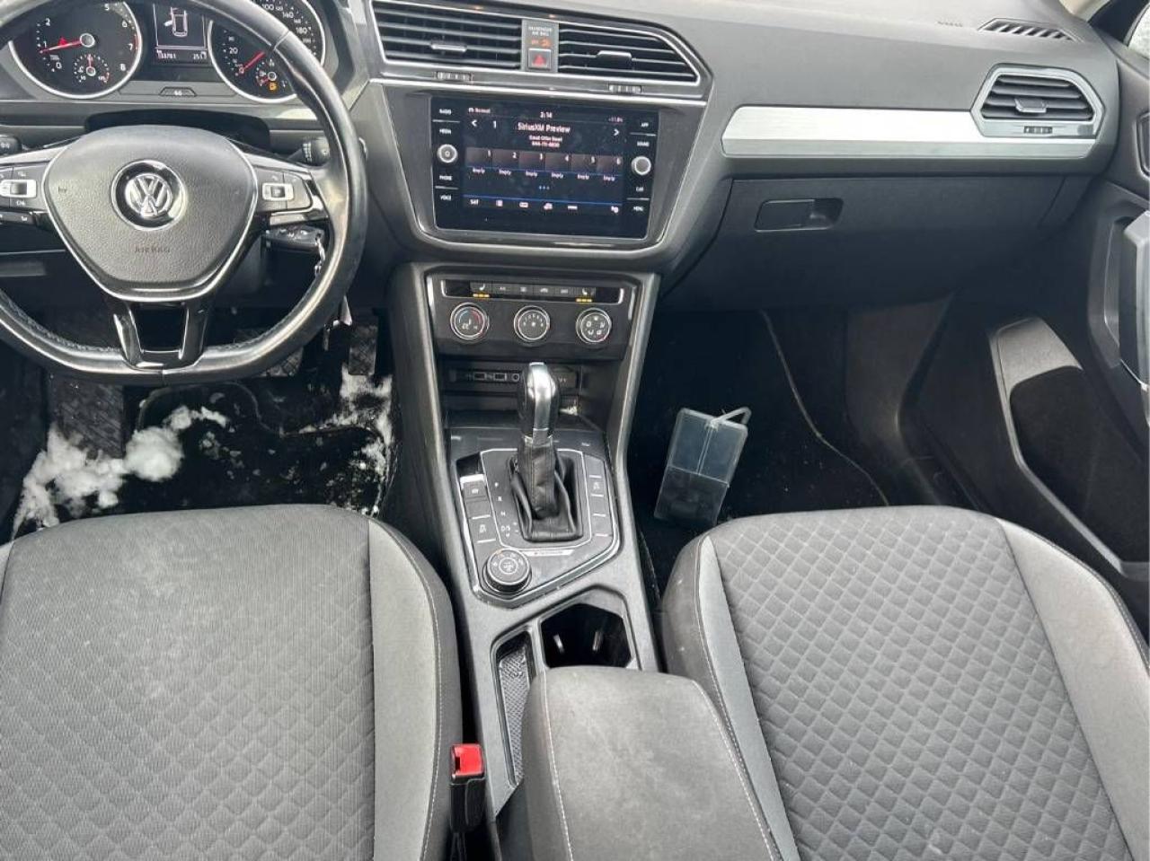 2018 Volkswagen Tiguan Trendline AWD, 7-PASSENGER!, HEATED SEATS, CLEAN!! Photo