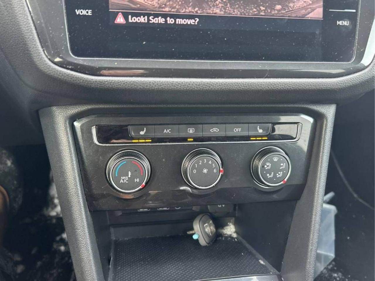 2018 Volkswagen Tiguan Trendline AWD, 7-PASSENGER!, HEATED SEATS, CLEAN!! Photo