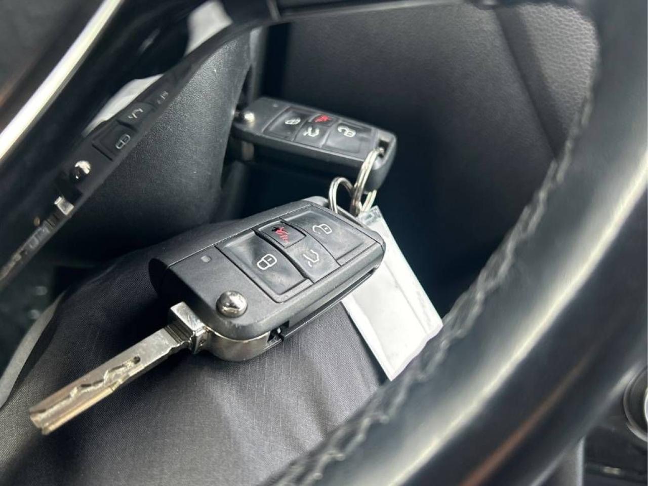 2018 Volkswagen Tiguan Trendline AWD, 7-PASSENGER!, HEATED SEATS, CLEAN!! Photo