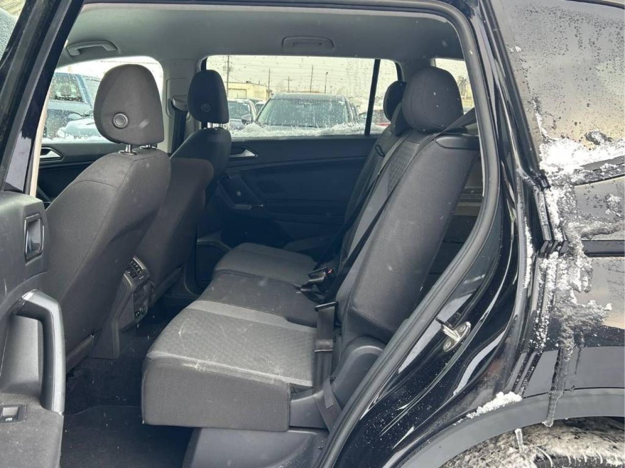 2018 Volkswagen Tiguan Trendline AWD, 7-PASSENGER!, HEATED SEATS, CLEAN!! Photo