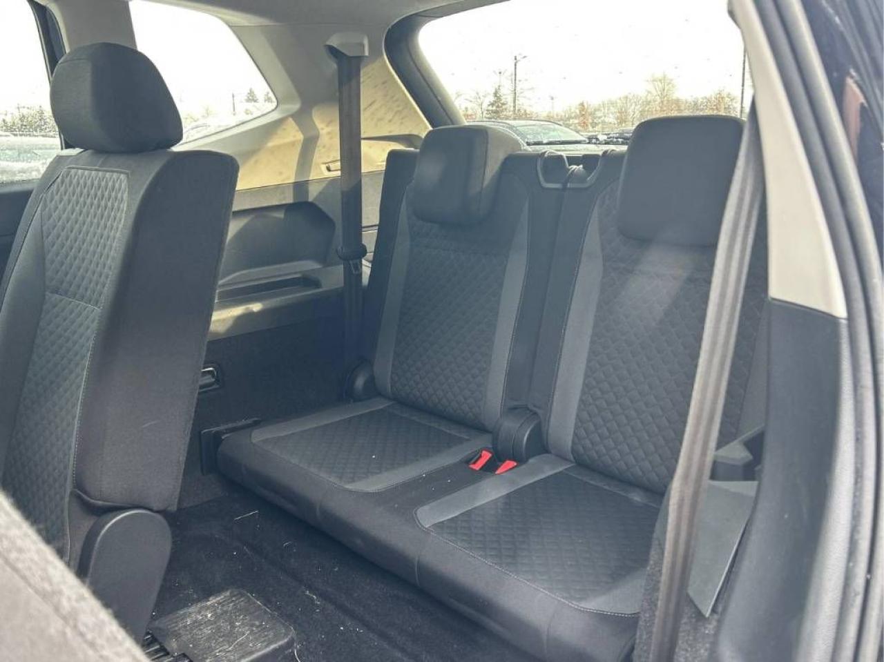 2018 Volkswagen Tiguan Trendline AWD, 7-PASSENGER!, HEATED SEATS, CLEAN!! Photo