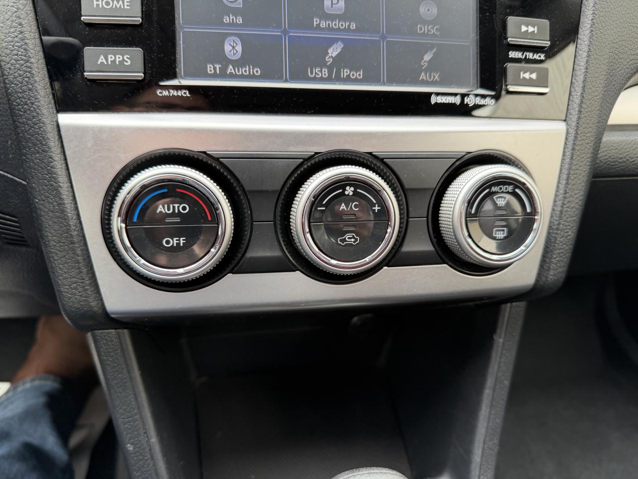 2015 Subaru XV Crosstrek Touring Pkg  AWD, 84K!! HEATED SEATS!!! B/U CAMERA Photo