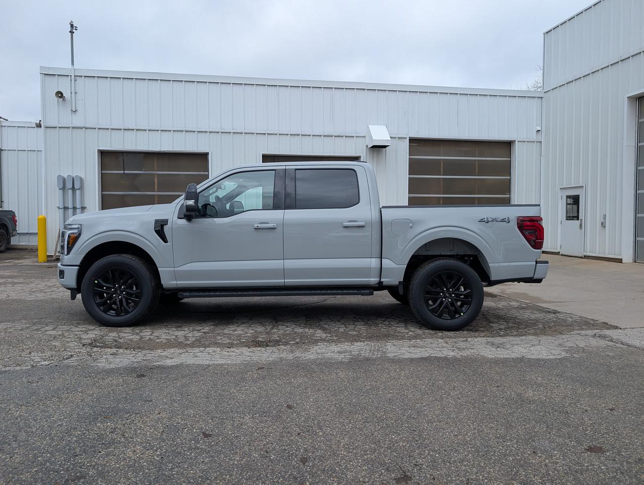 2026 Ford F-150 Lariat SuperCrew 501A 4x4 Photo2