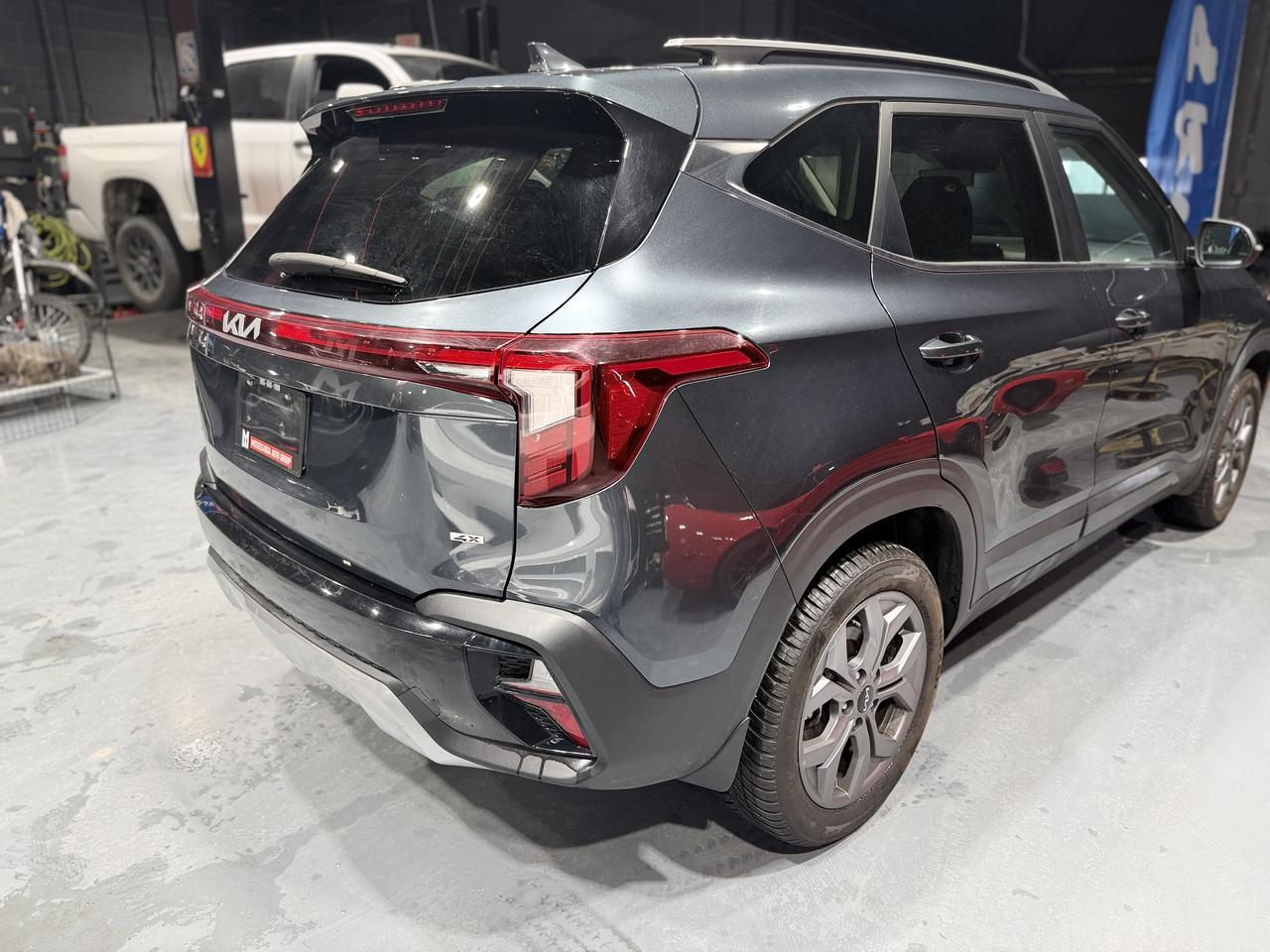 2025 Kia Seltos EX AWD Photo4