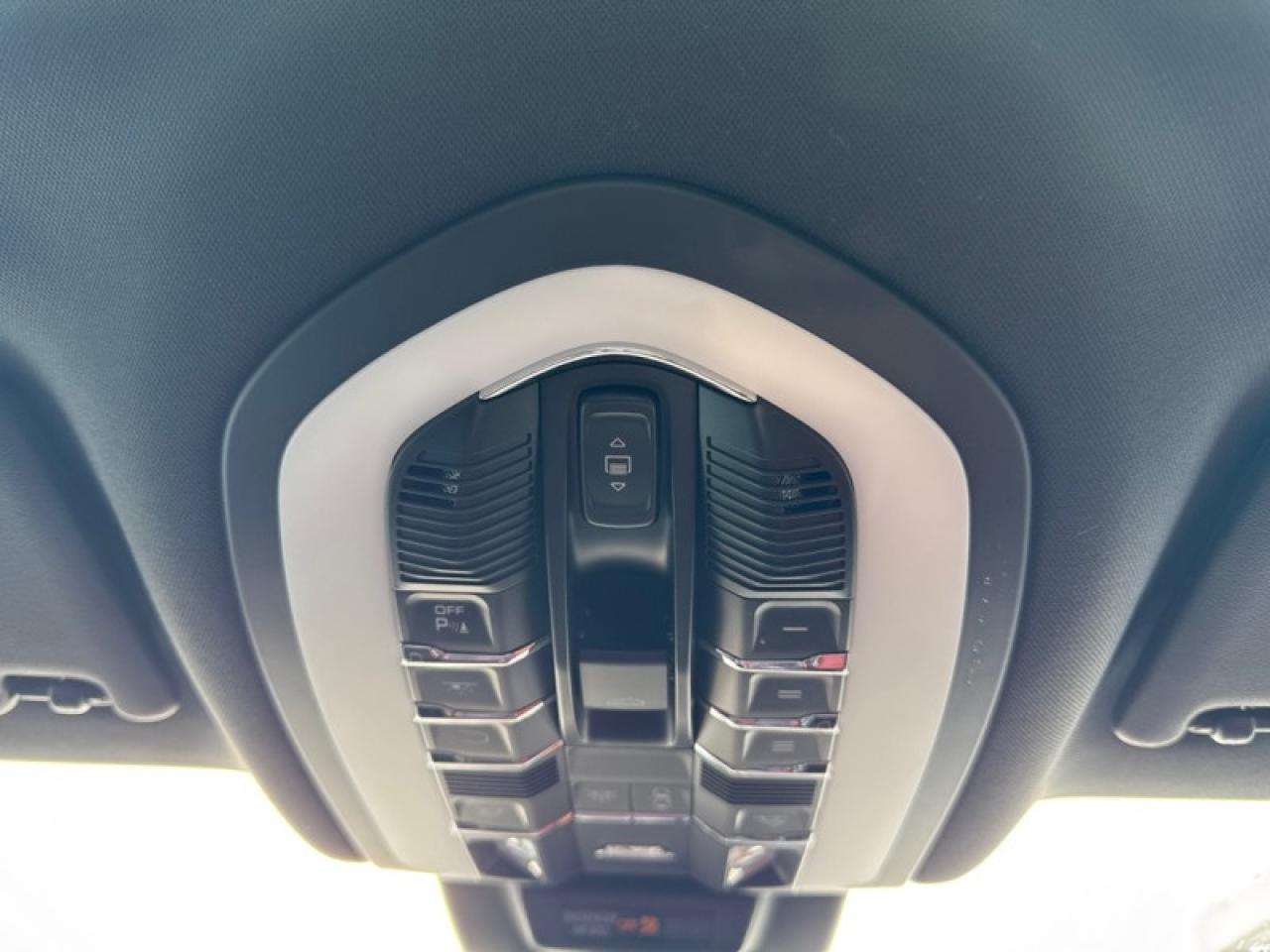 2020 Porsche Macan GTS  - Navigation -  Leather Seats Photo