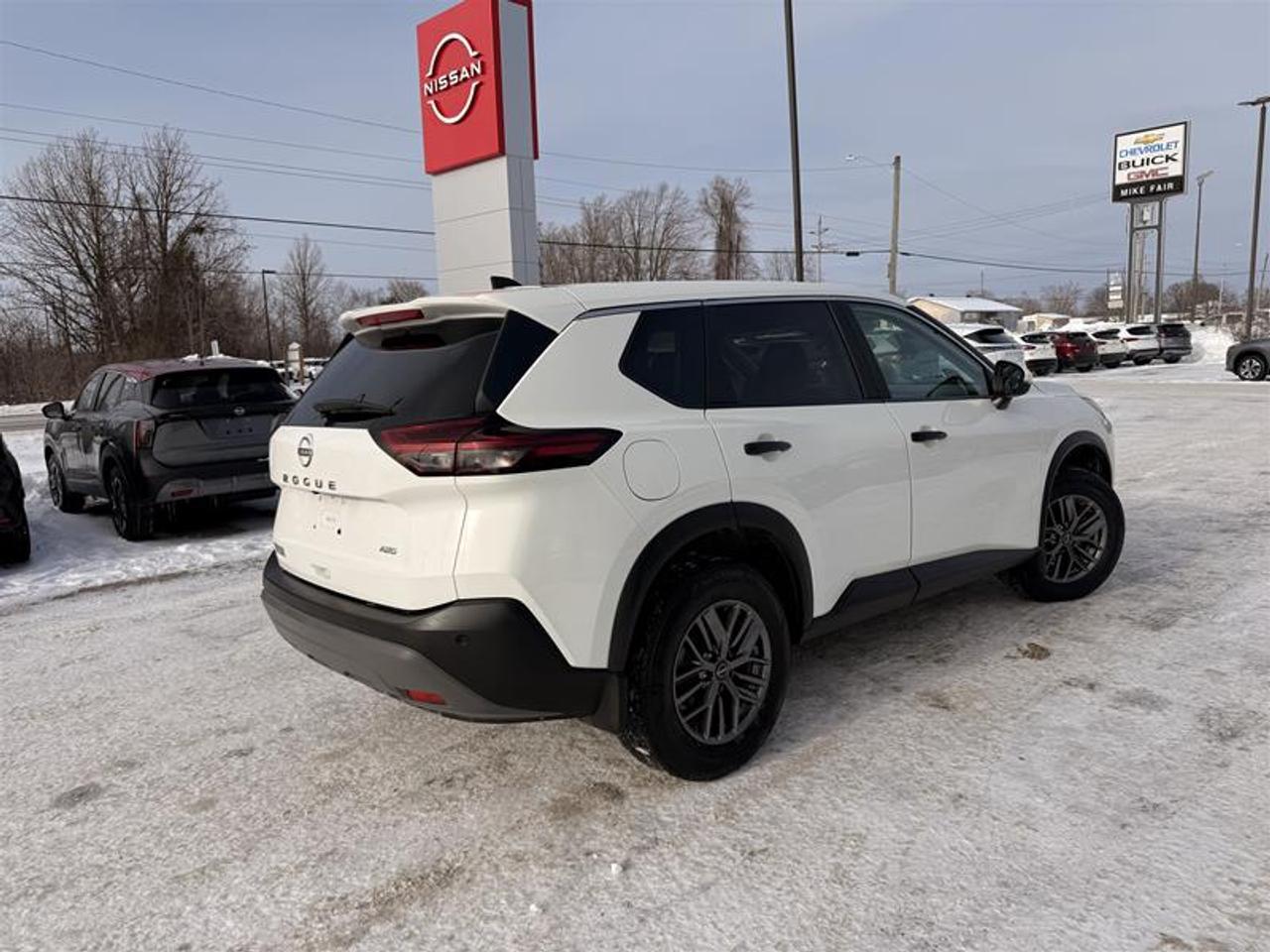 2023 Nissan Rogue S AWD CVT (2) Photo