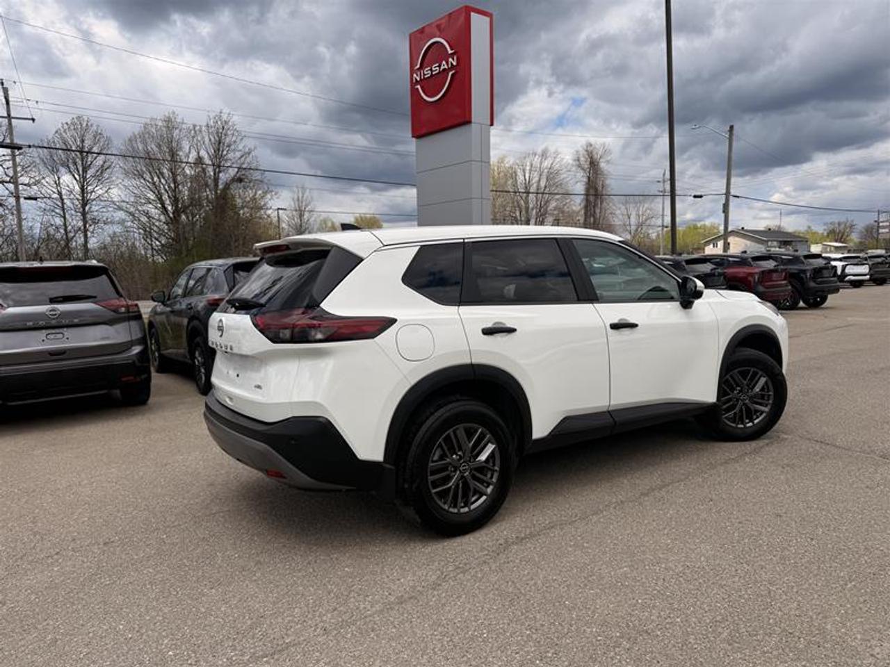 2023 Nissan Rogue S AWD CVT (2) Photo