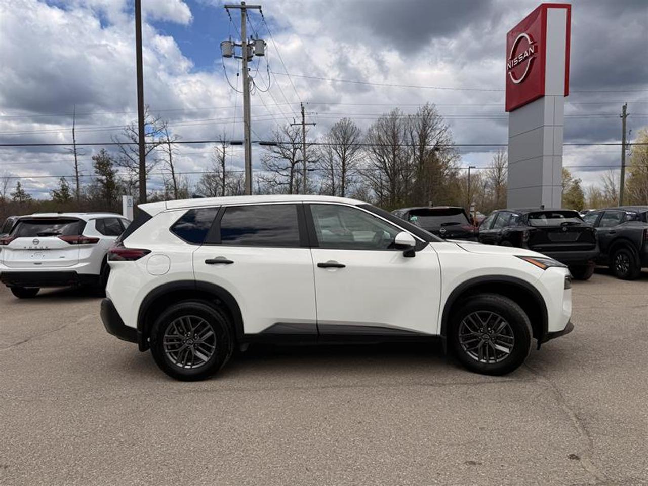 2023 Nissan Rogue S AWD CVT (2) Photo