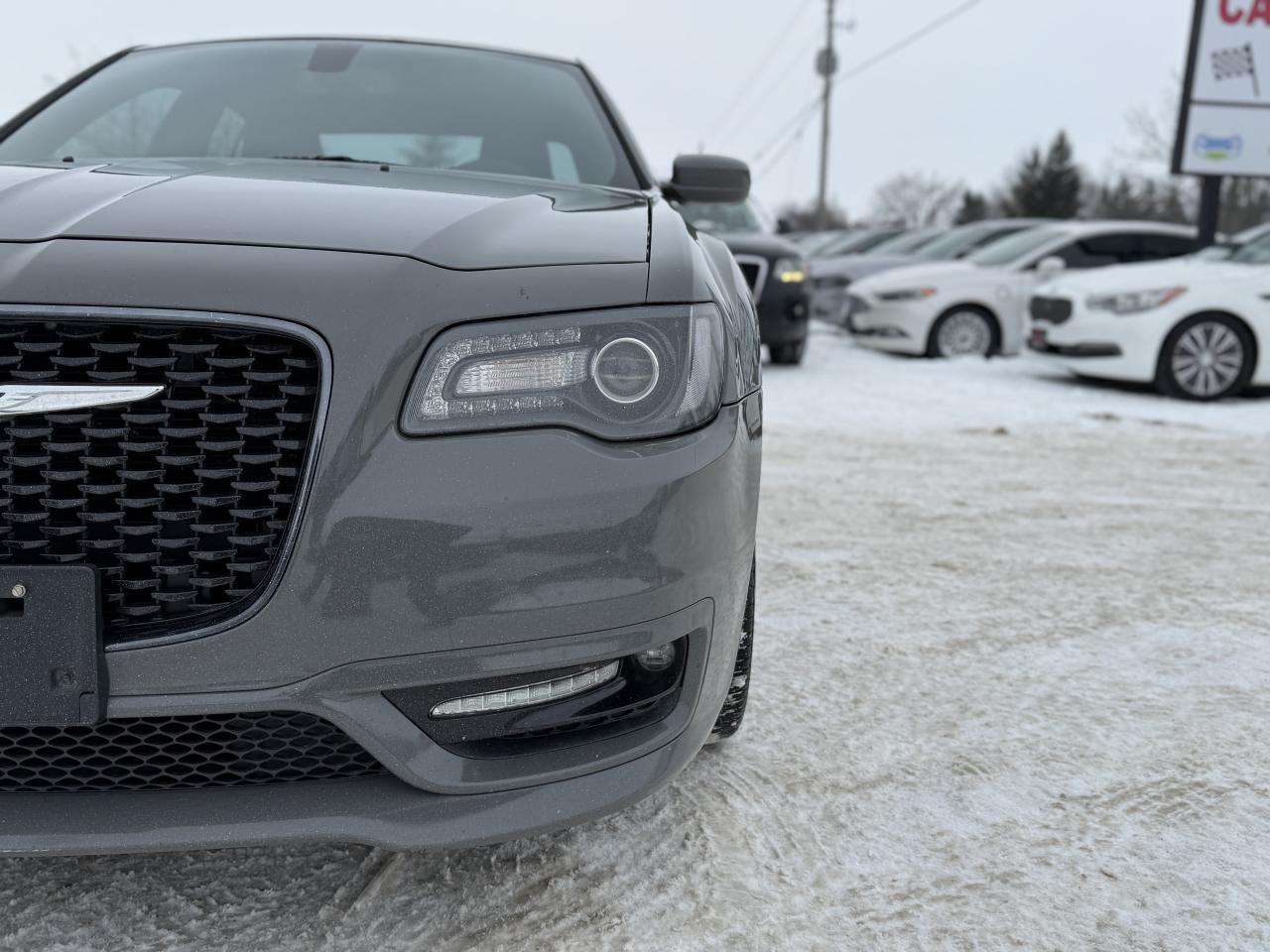 2018 Chrysler 300 300S Photo