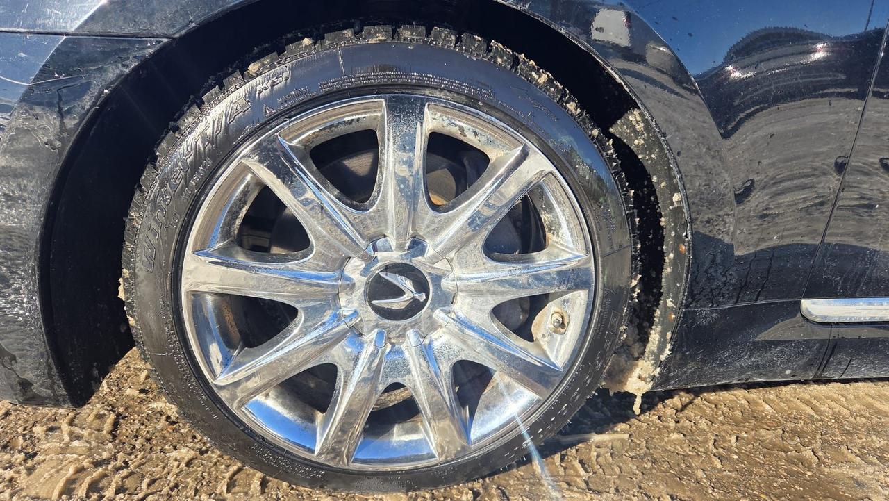 2012 Hyundai Equus SIGNATURE, 2 SETS OF TIRES, WELL MAINTAINED, CERT Photo