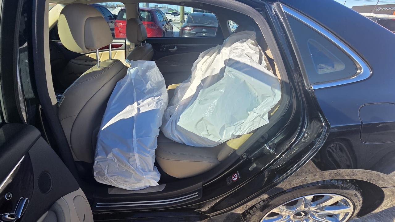 2012 Hyundai Equus SIGNATURE, 2 SETS OF TIRES, WELL MAINTAINED, CERT Photo