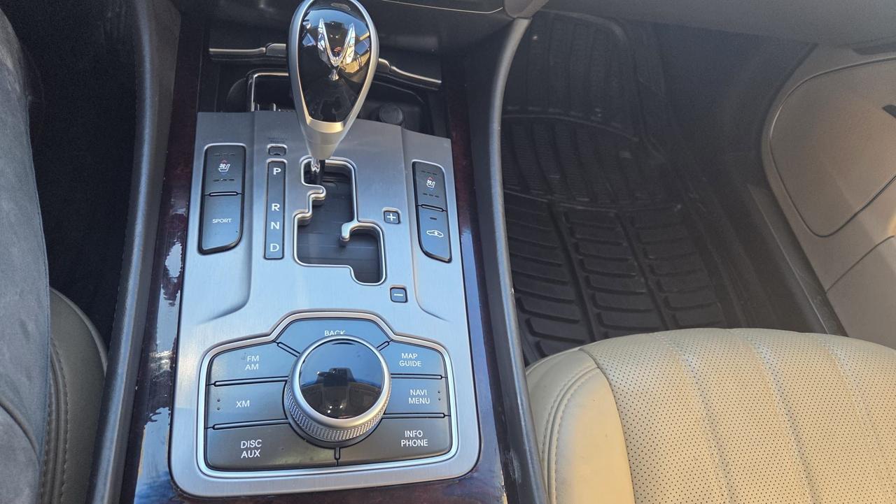 2012 Hyundai Equus SIGNATURE, 2 SETS OF TIRES, WELL MAINTAINED, CERT Photo