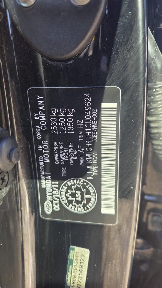 2012 Hyundai Equus SIGNATURE, 2 SETS OF TIRES, WELL MAINTAINED, CERT Photo