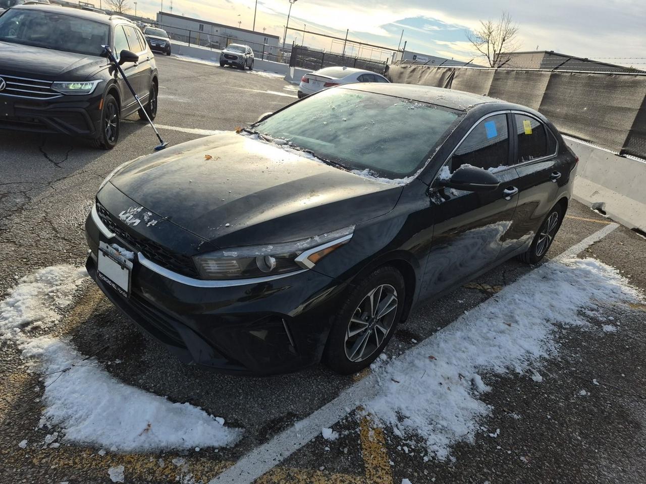 2023 Kia Forte EX Photo0