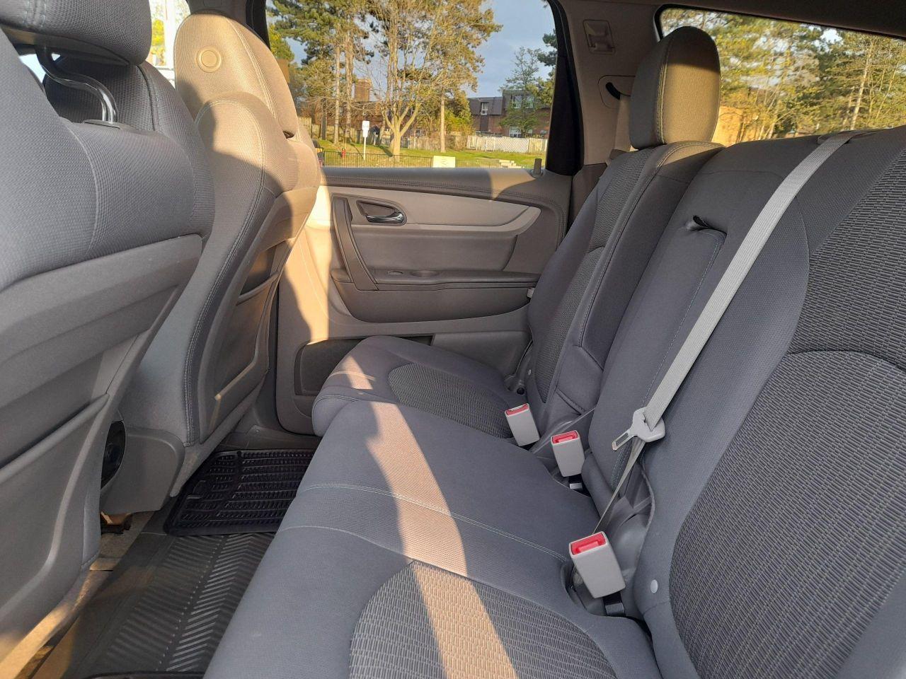 2017 Chevrolet Traverse EXTRA CLEAN-AWD-7 SEATS-BK UP CAM-BLUETOOTH-AUX Photo