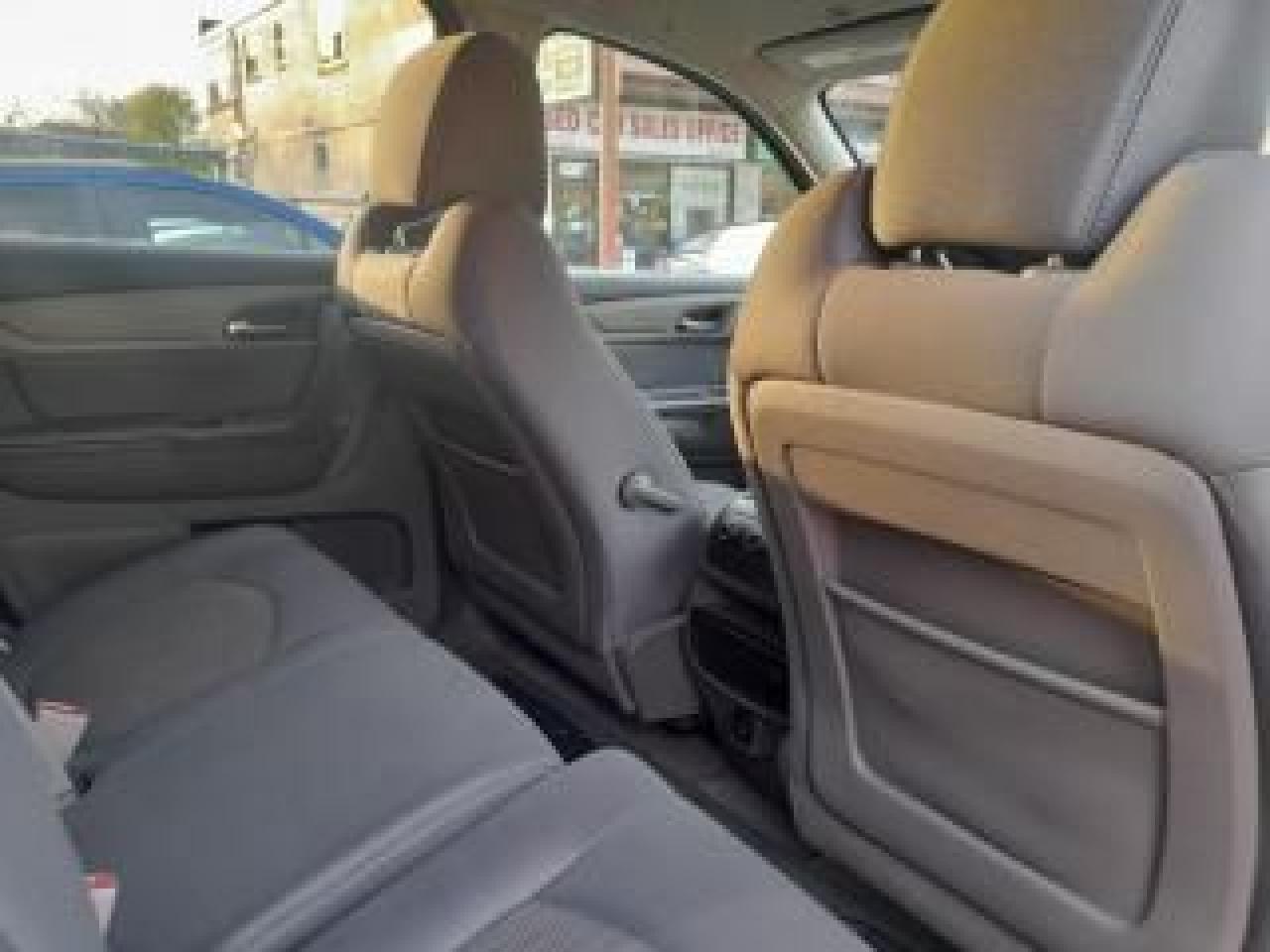 2017 Chevrolet Traverse EXTRA CLEAN-AWD-7 SEATS-BK UP CAM-BLUETOOTH-AUX Photo