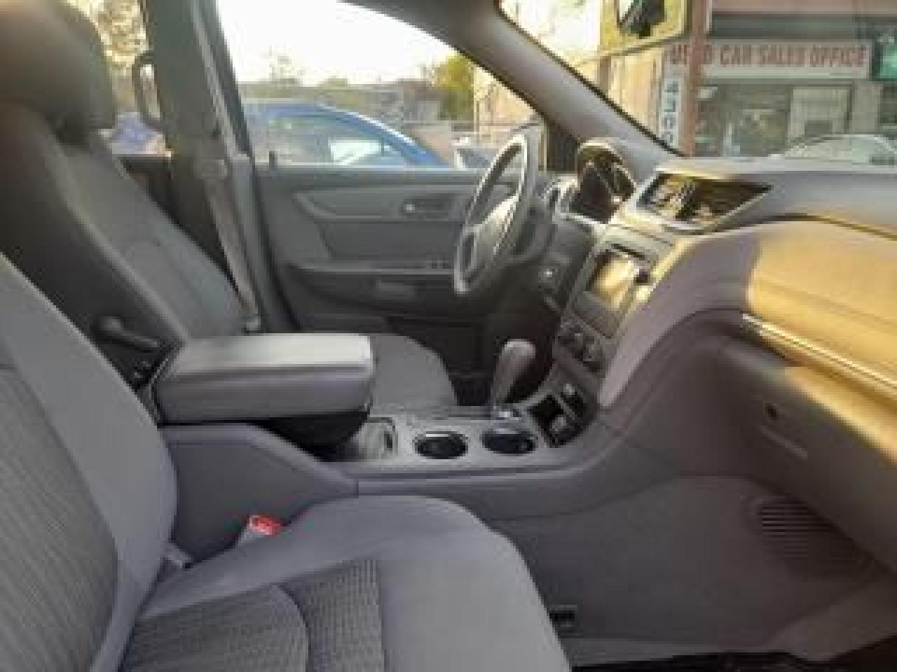 2017 Chevrolet Traverse EXTRA CLEAN-AWD-7 SEATS-BK UP CAM-BLUETOOTH-AUX Photo