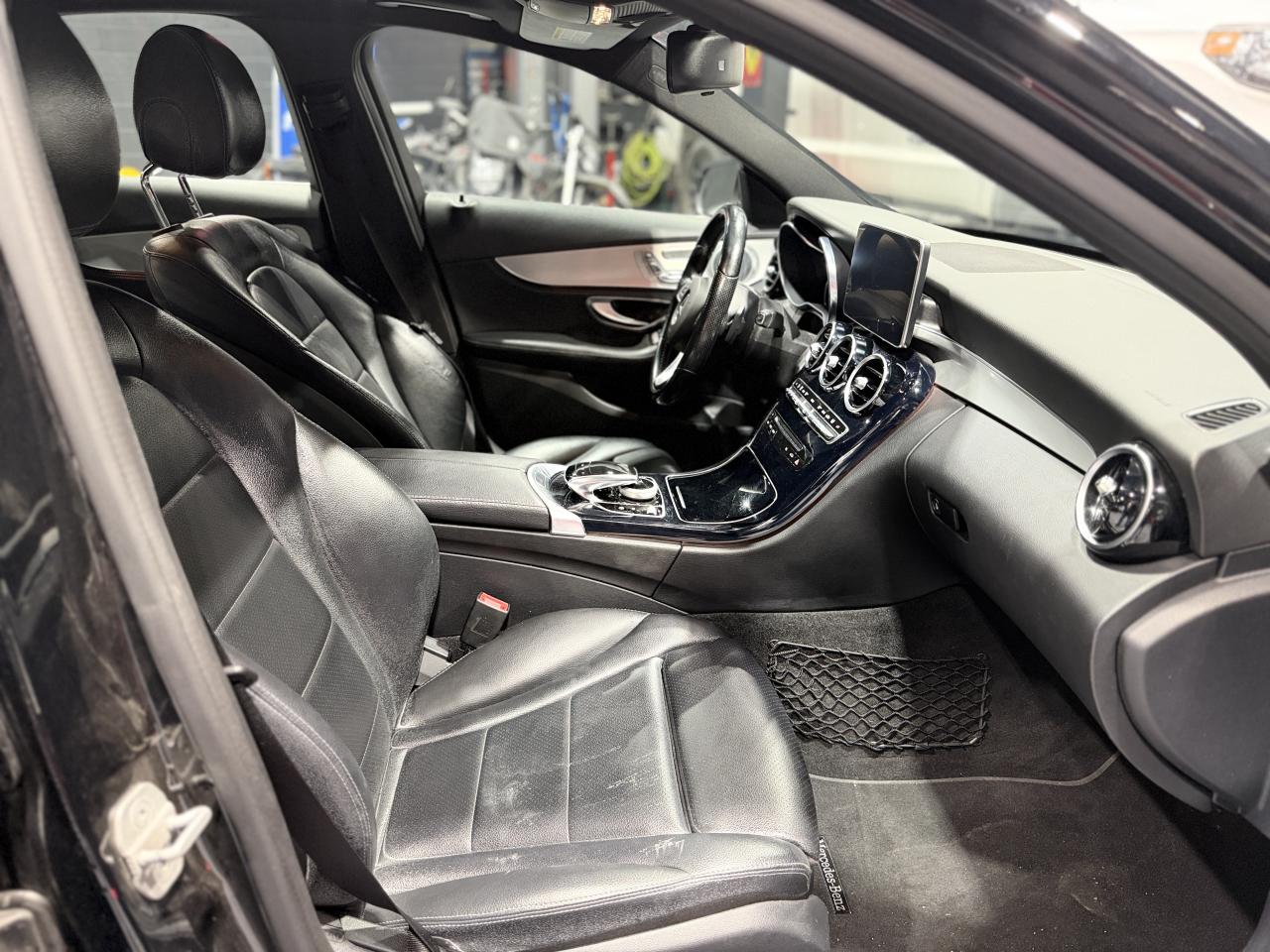 2015 Mercedes-Benz C-Class 4dr Sdn C 400 4MATIC Photo