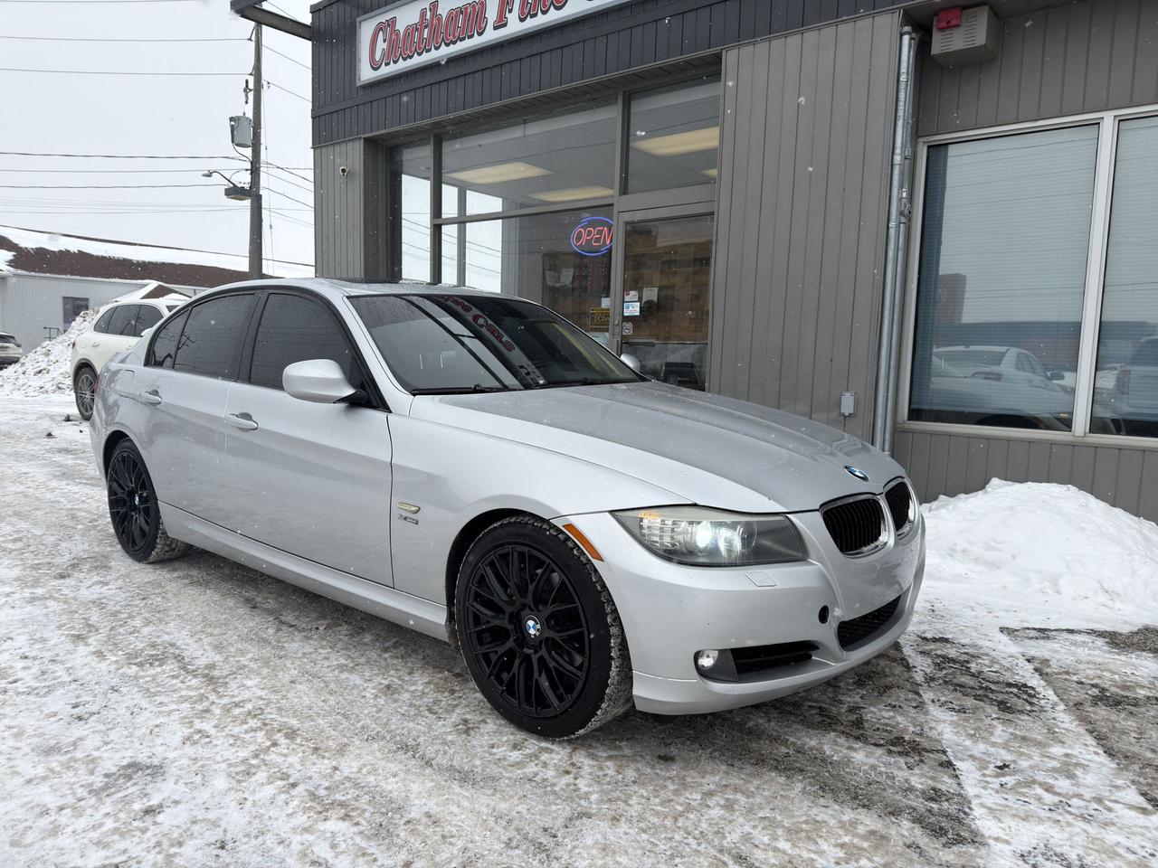 2009 BMW 3 Series 328i xDrive - Photo #2