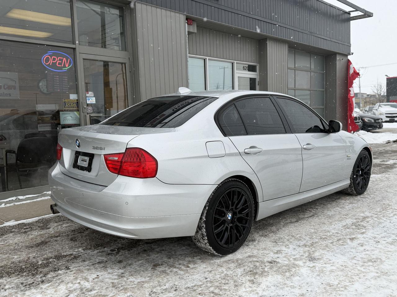 2009 BMW 3 Series 328i xDrive - Photo #5