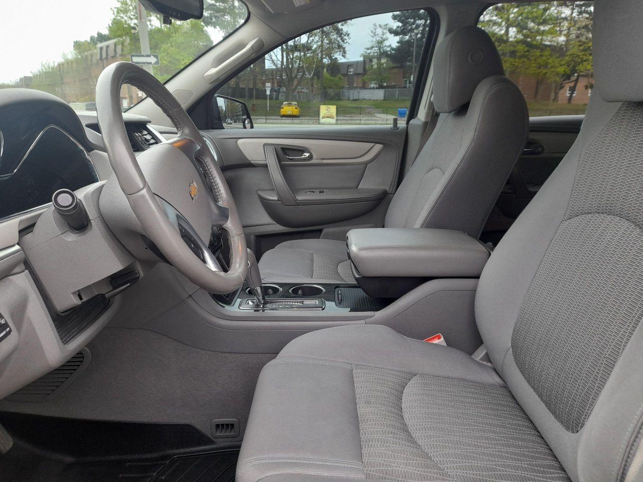 2016 Chevrolet Traverse LT-7 SEATS-ONLY 124K- BK UP CAM-USB-ALLOYS Photo