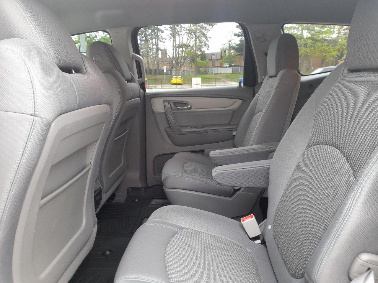 2016 Chevrolet Traverse LT-7 SEATS-ONLY 124K- BK UP CAM-USB-ALLOYS Photo