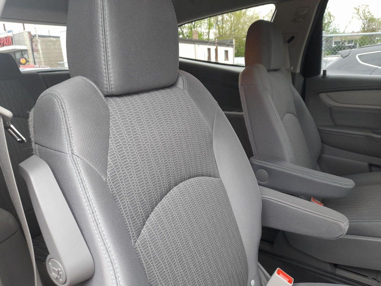 2016 Chevrolet Traverse LT-7 SEATS-ONLY 124K- BK UP CAM-USB-ALLOYS Photo