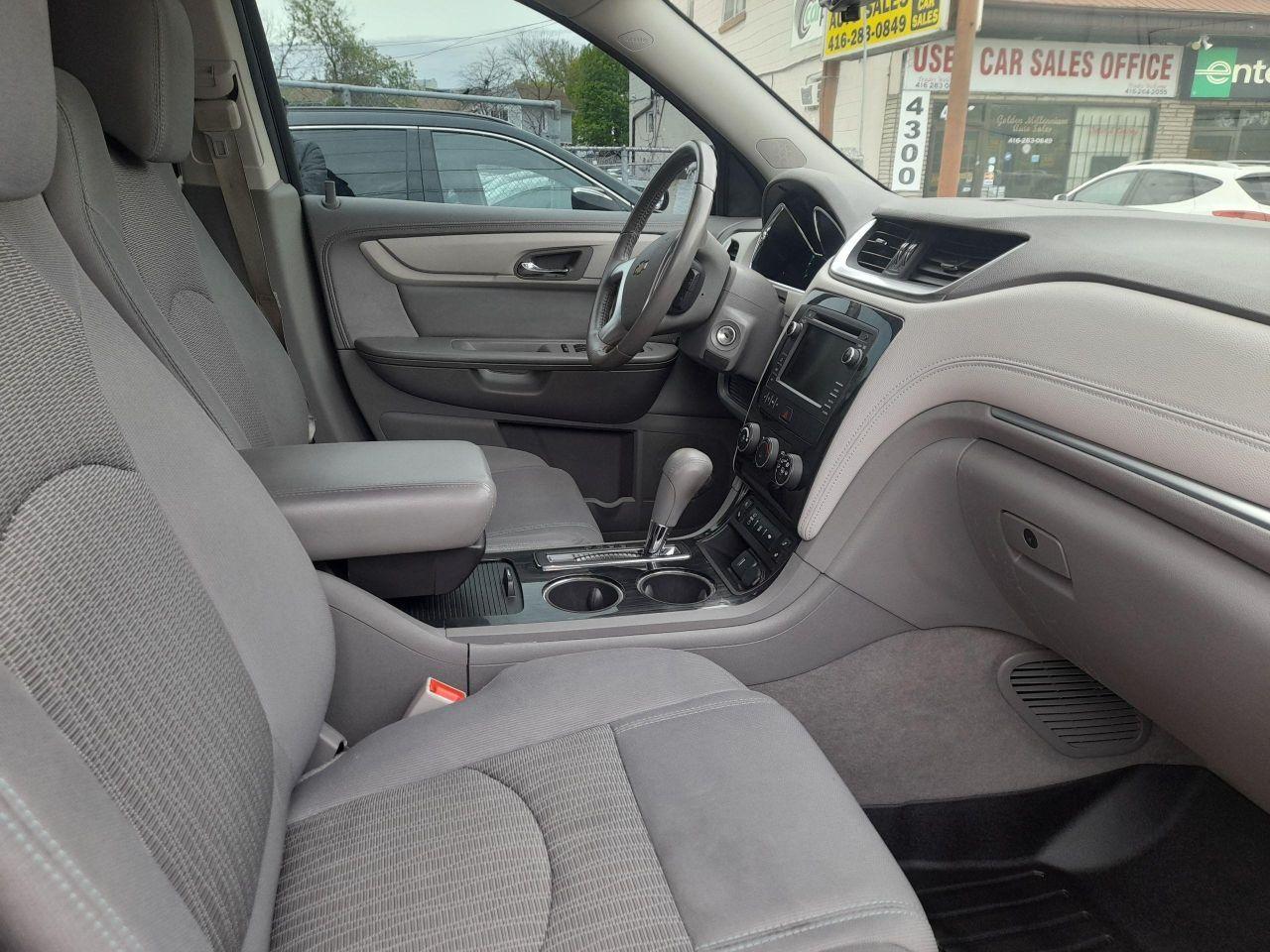 2016 Chevrolet Traverse LT-7 SEATS-ONLY 124K- BK UP CAM-USB-ALLOYS Photo