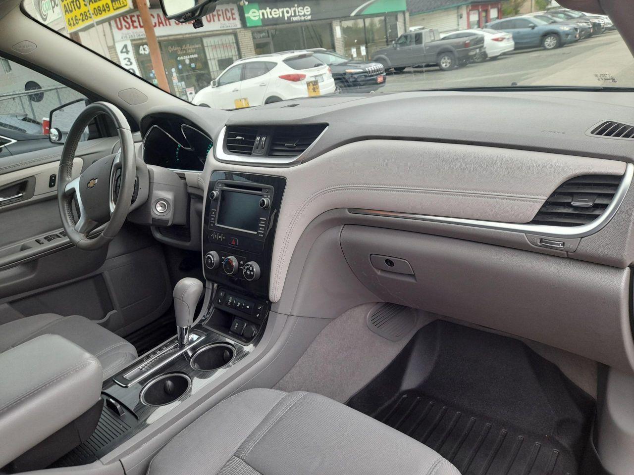 2016 Chevrolet Traverse LT-7 SEATS-ONLY 124K- BK UP CAM-USB-ALLOYS Photo