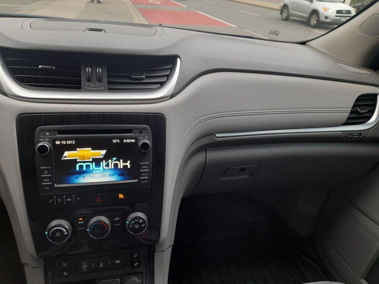 2016 Chevrolet Traverse LT-7 SEATS-ONLY 124K- BK UP CAM-USB-ALLOYS Photo