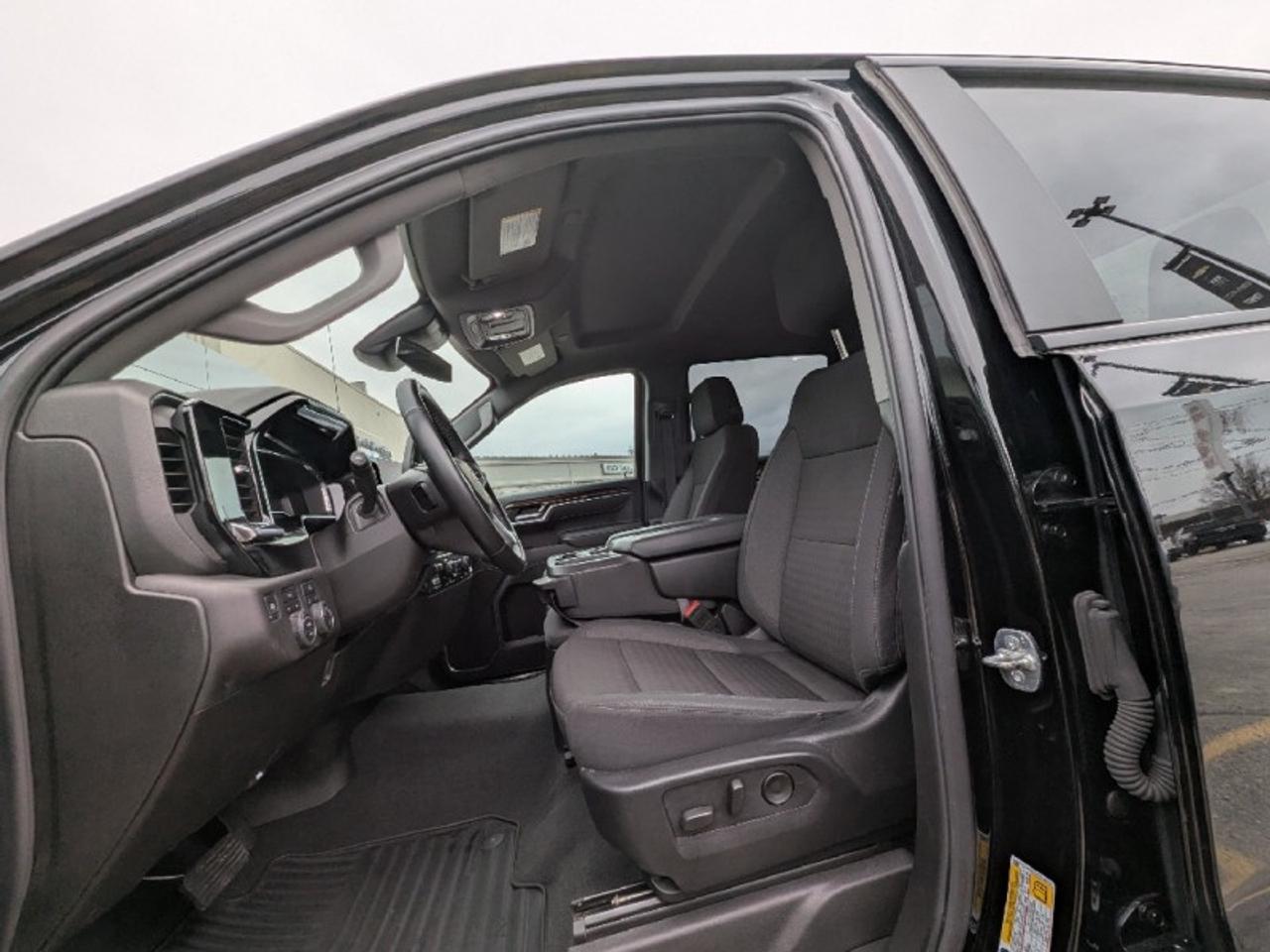 2025 Chevrolet Silverado 1500 LT Photo