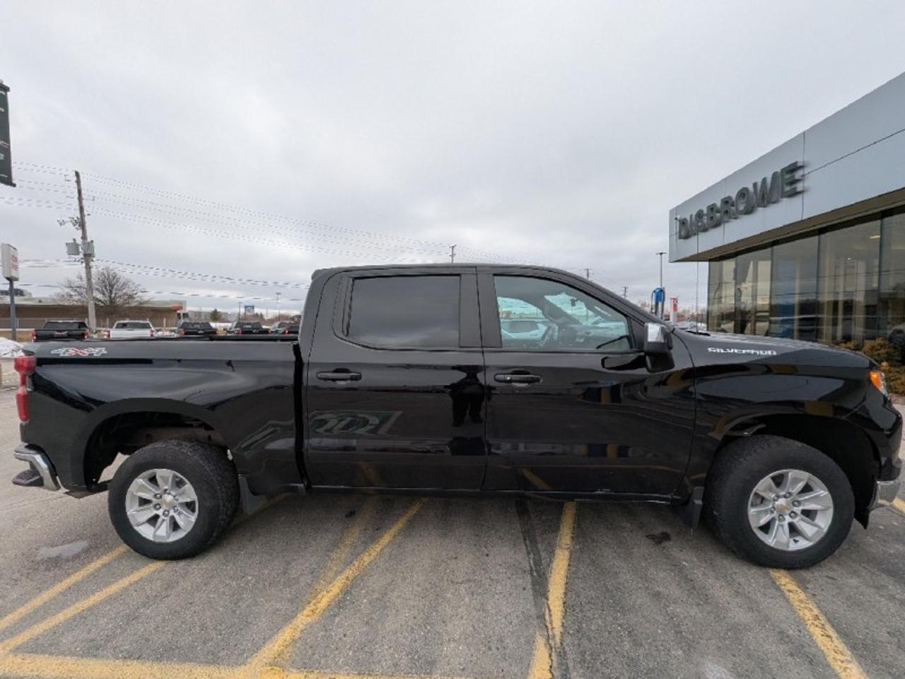 2025 Chevrolet Silverado 1500 LT Photo2