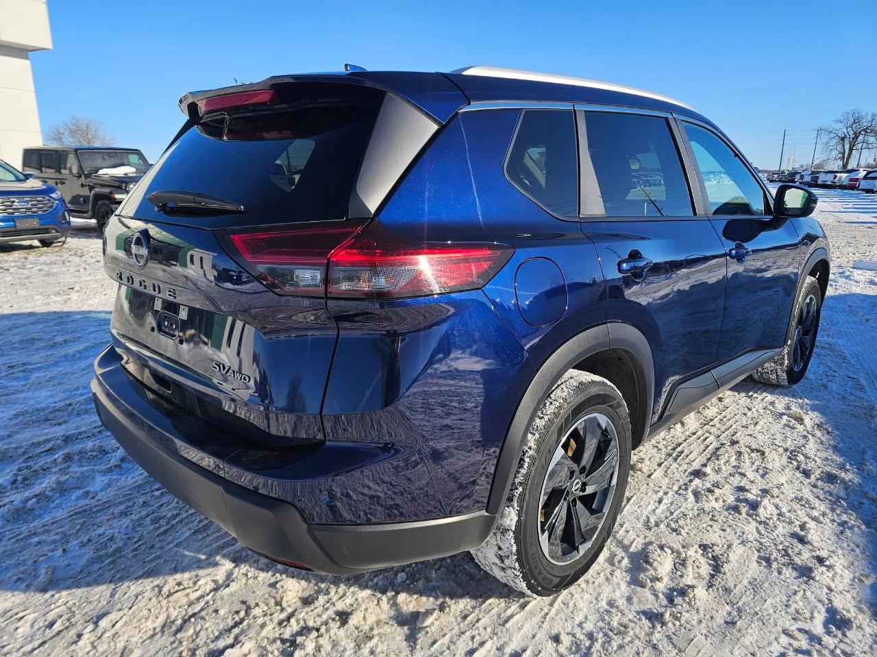 2024 Nissan Rogue SV Moonroof 4dr All-Wheel Drive Sport Utility Photo4