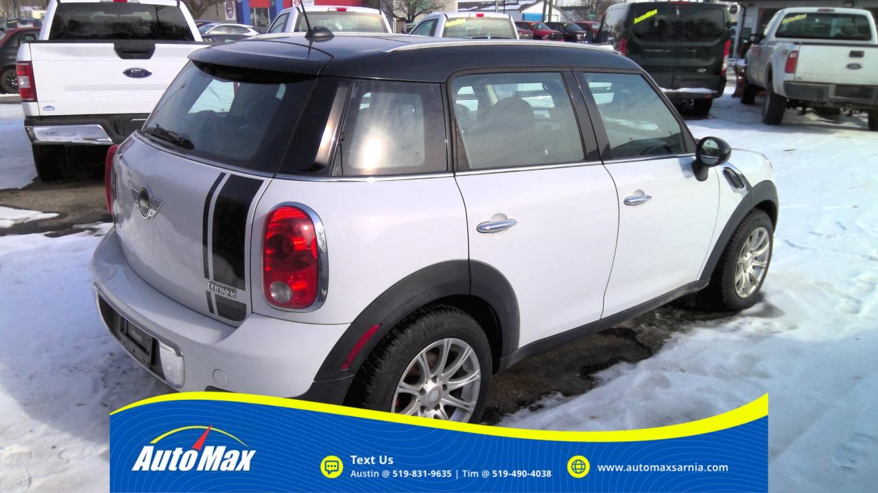 2011 MINI Cooper Countryman Base 4dr Front-Wheel Drive Sports Activity Vehicle Photo2