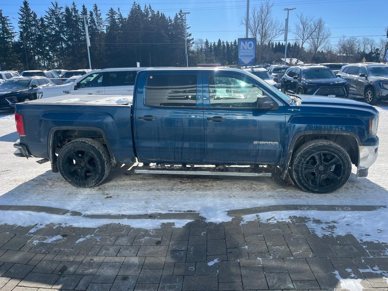 2018 GMC Sierra 1500 4WD Crew Cab Short Box Photo3