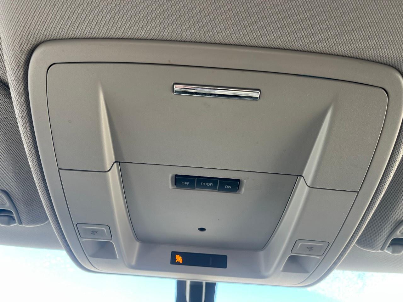 2018 GMC Sierra 1500 4WD Crew Cab Short Box Photo