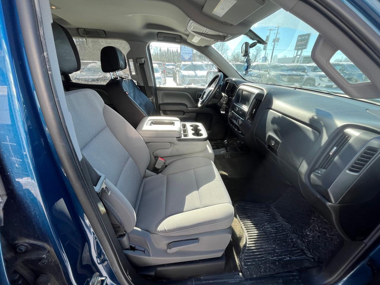 2018 GMC Sierra 1500 4WD Crew Cab Short Box Photo