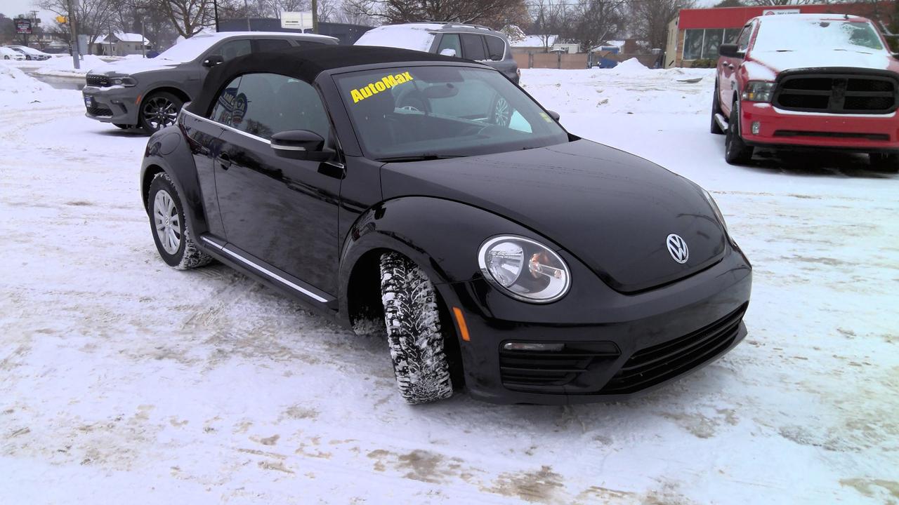 2018 Volkswagen Beetle 2.0 TSI Trendline 2dr Convertible Photo2