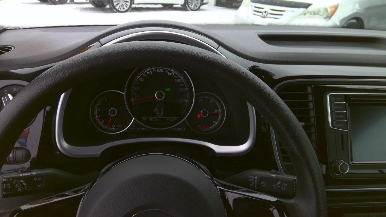 2018 Volkswagen Beetle 2.0 TSI Trendline 2dr Convertible Photo