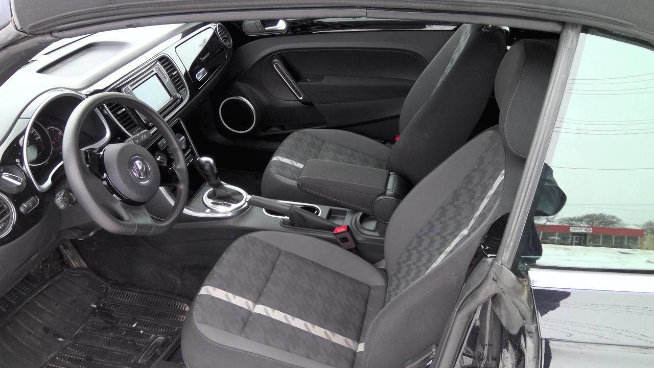 2018 Volkswagen Beetle 2.0 TSI Trendline 2dr Convertible Photo