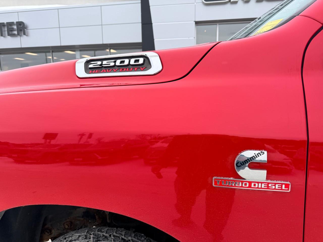 2019 RAM 2500 Tradesman 4x4 Crew Cab 8' Box Photo3