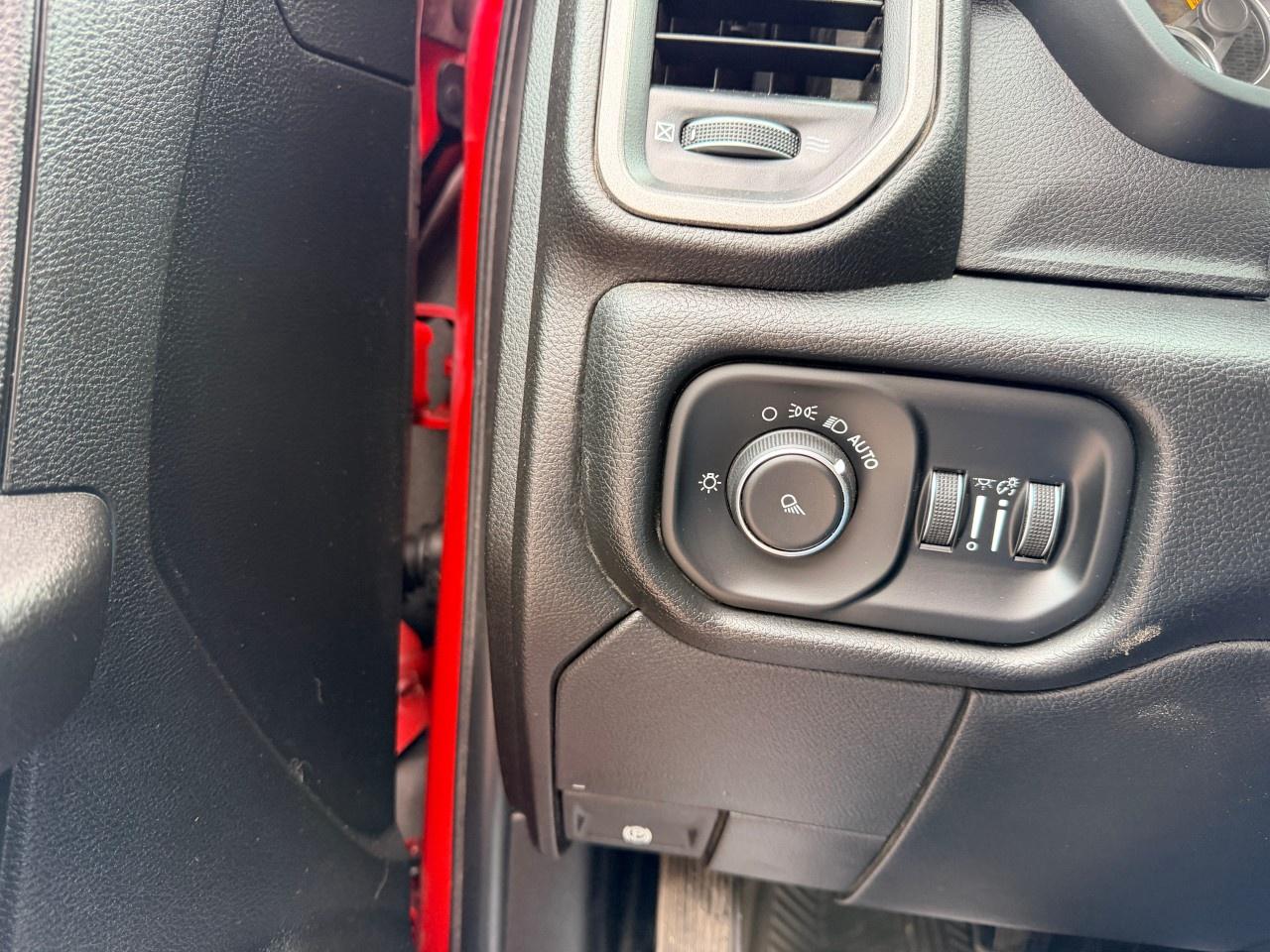 2019 RAM 2500 Tradesman 4x4 Crew Cab 8' Box Photo